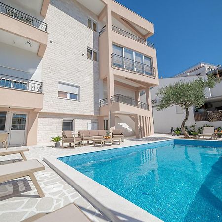 N&N Lux Guest House Bar Exterior foto