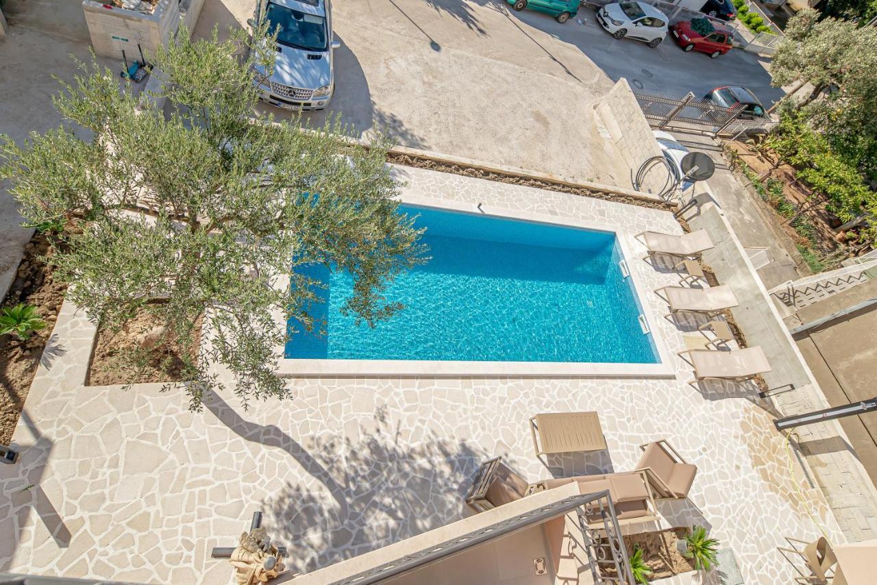 N&N Lux Guest House Bar Exterior foto